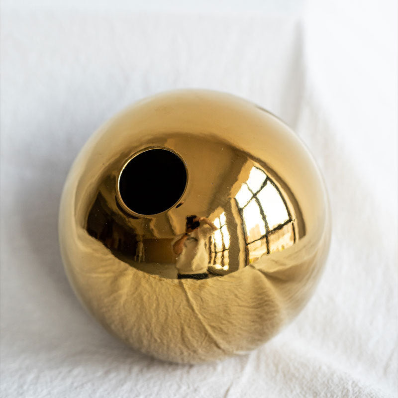 Nordic Gold Vase – Vaso Decorativo com Detalhes Dourados